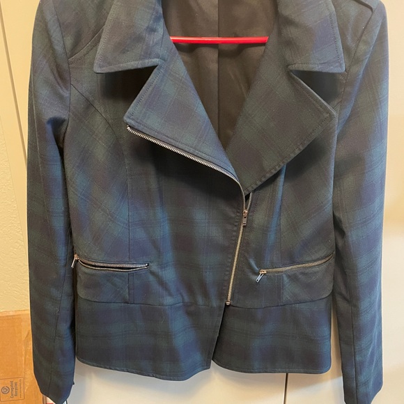 Sold on Facebook - Picture 2 of 5